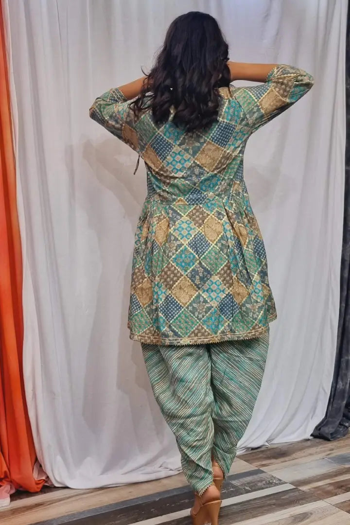 Printed Peplum Shirt With Tulip Suit Set in Green