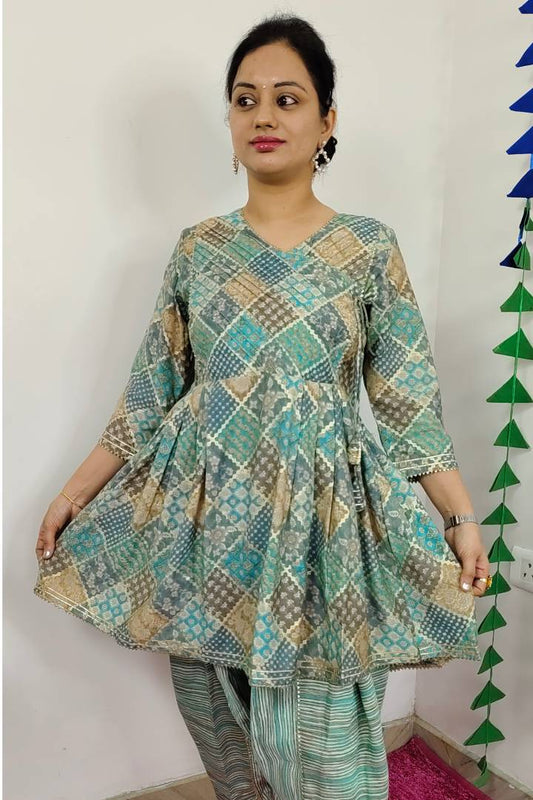 Printed Peplum Shirt With Tulip Suit Set in Green