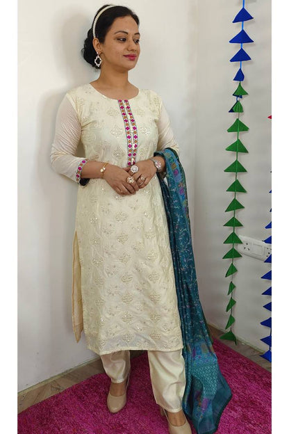 Straight ThreadWork Embroidered Kurta Set with Organza Printed Duppatta