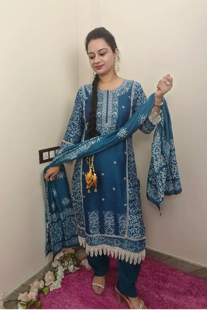 Straight Pakistani Kurta Set With Duppatta in neon Peacock blue