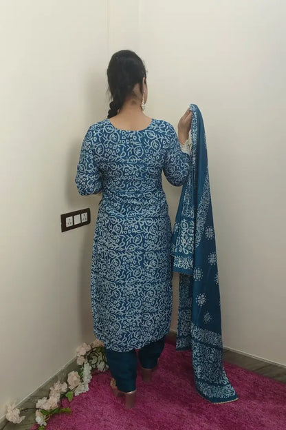 Straight Pakistani Kurta Set With Duppatta in neon Peacock blue