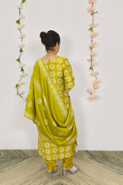 Straight Pakistani Kurta Set With Duppatta in neon Yellow