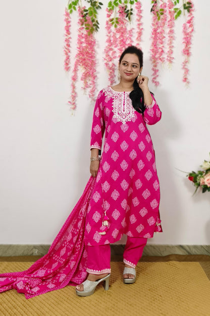 Straight Cotton Jaipuri Printed kurta Set With Duppatta In Pink