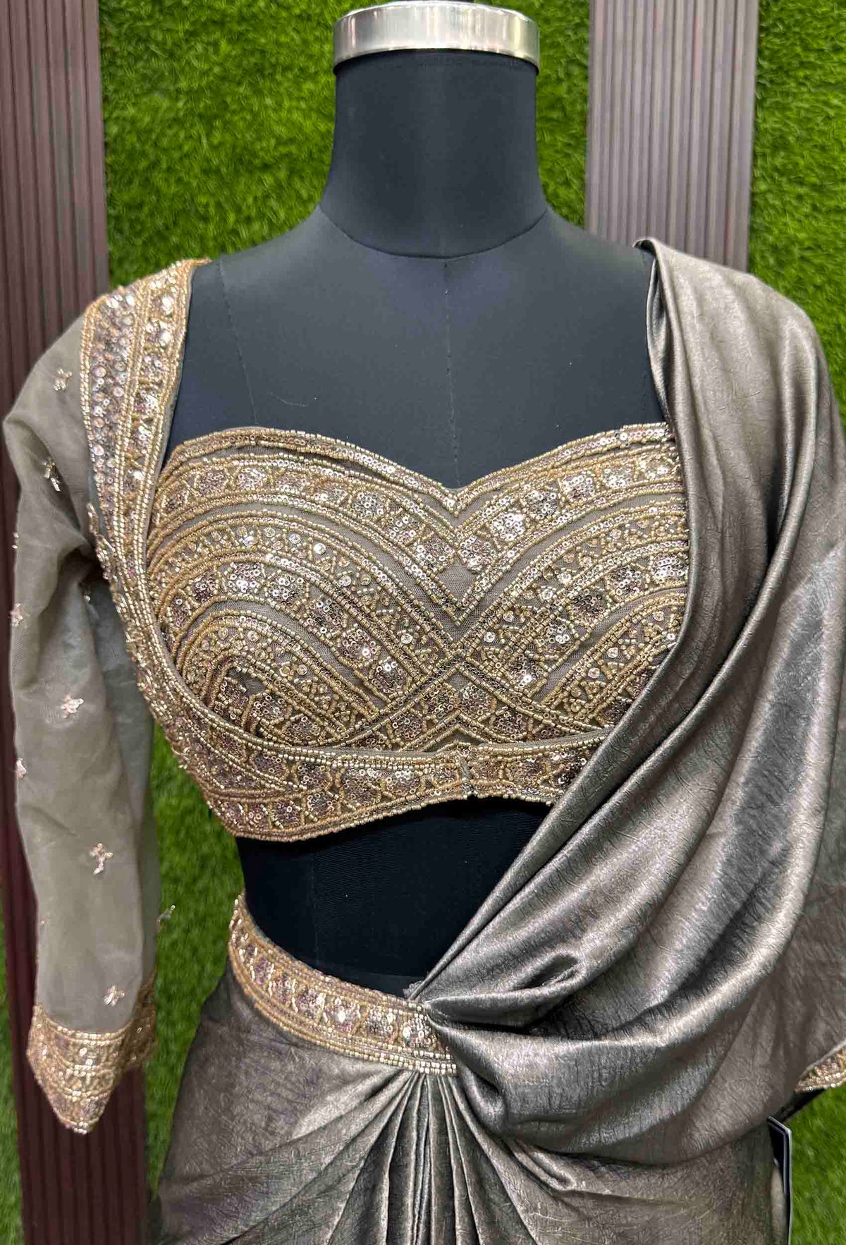 Readymade Crinkled Saree with Open Palla Design