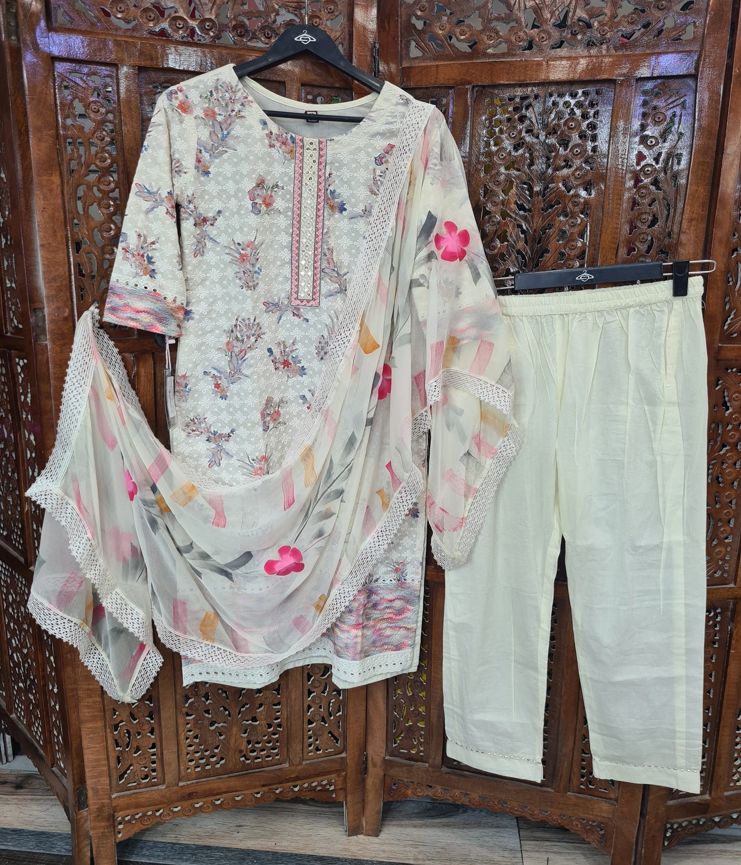 Straight kurta Set in Chikan Work White-spendworthclothing-Color_Off White,Cotton-Suits-sets,Easy-Returns,Free-Shipping,Item Type_Cotton Suits Sets,Material_Cotton,Size_Large,Size_Medium,Size_Small,Size_XL,Speedy-Deliveries,SUIT-SETS